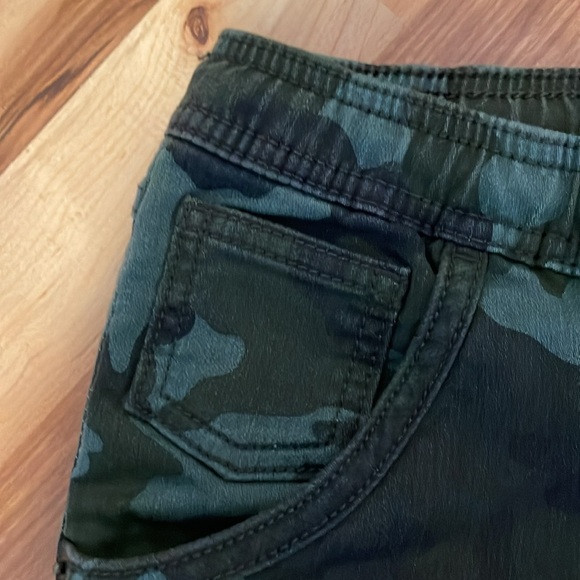 Cat & Jack Boys Camo Stretchy Pants - Size 14 - Picture 2 of 11